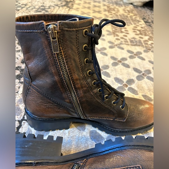 Womens FRYE Lug Sole Combat Boot Dark Brown Antique Size 10 - Picture 4 of 8
